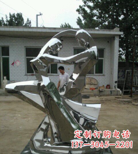 山东浪漫的不锈钢情侣雕塑