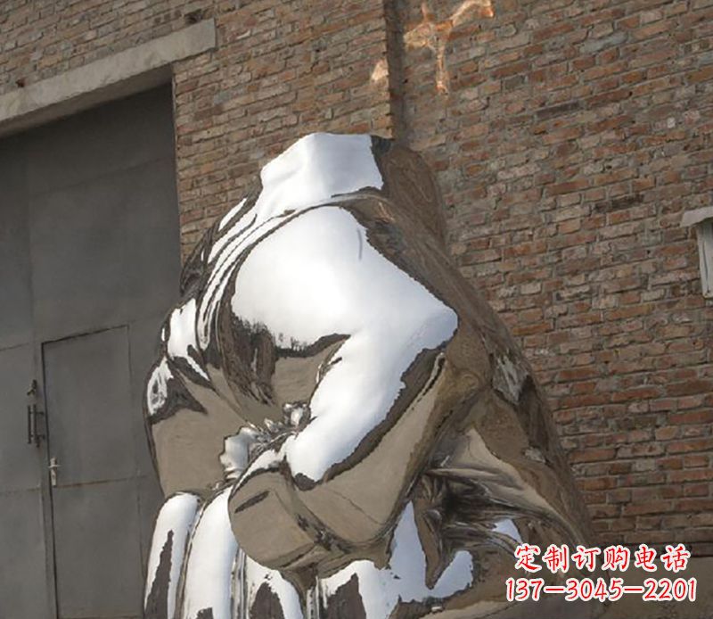 山东不锈钢拳头雕塑