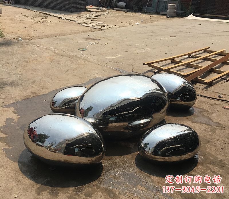 山东不锈钢水滴雕塑给景观增添独特魅力