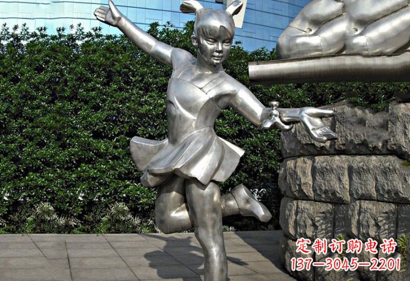 山东不锈钢踢毽子的小女孩雕塑
