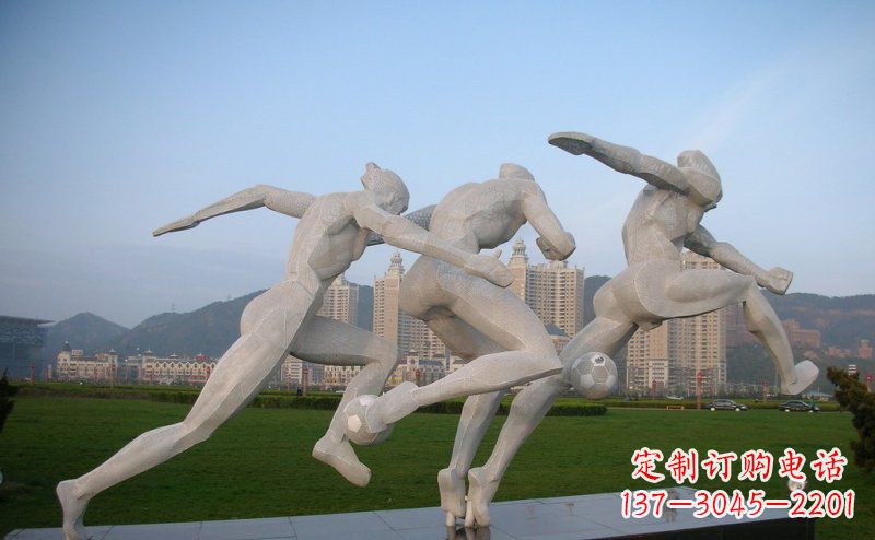 山东足球雕塑给公园景观增色