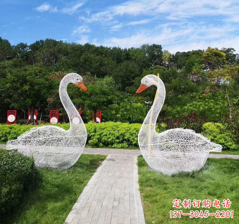 山东不锈钢天鹅雕塑——象征着爱与和平