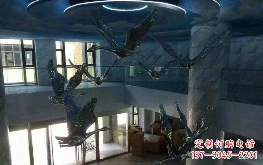山东不锈钢天鹅雕塑赋予室内空间灵动之美
