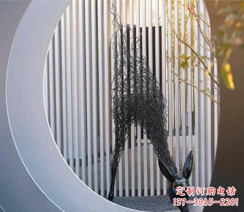 山东不锈钢小区的长颈鹿雕塑