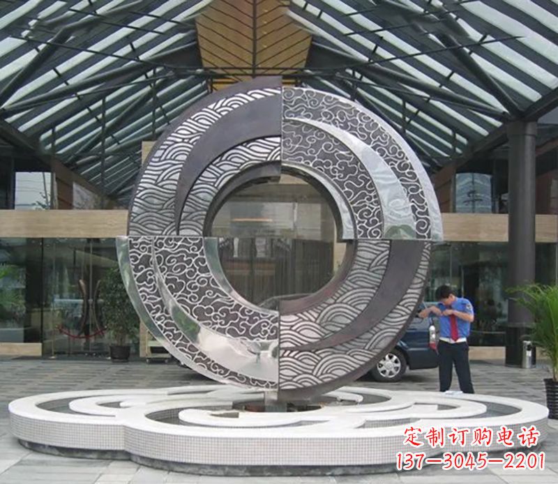 山东不锈钢圆环雕塑,点缀酒店空间
