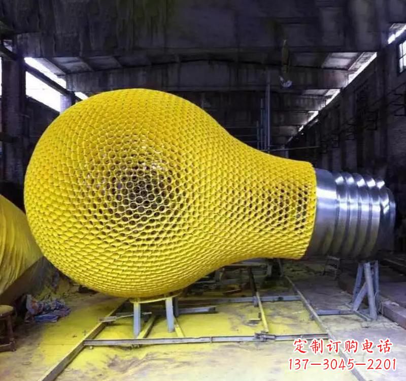 山东不锈钢灯泡雕塑精美而又抢眼
