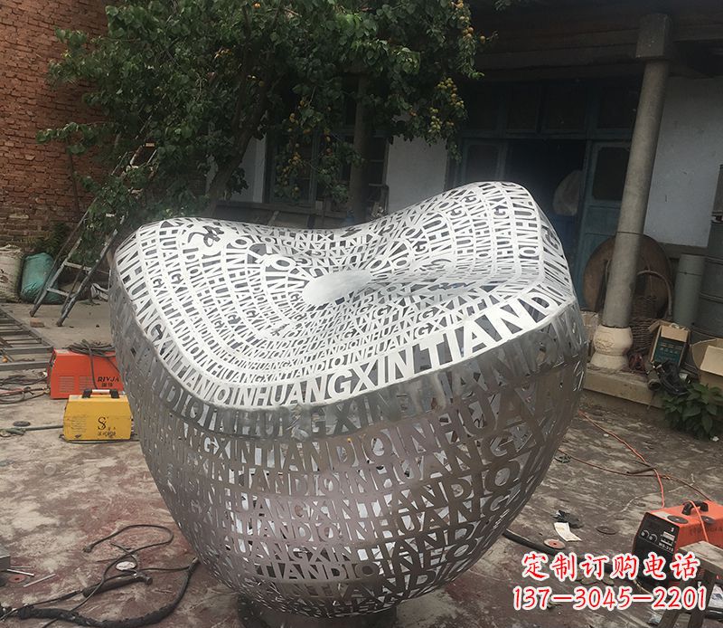 山东不锈钢元宝雕塑精美外形与精美文化