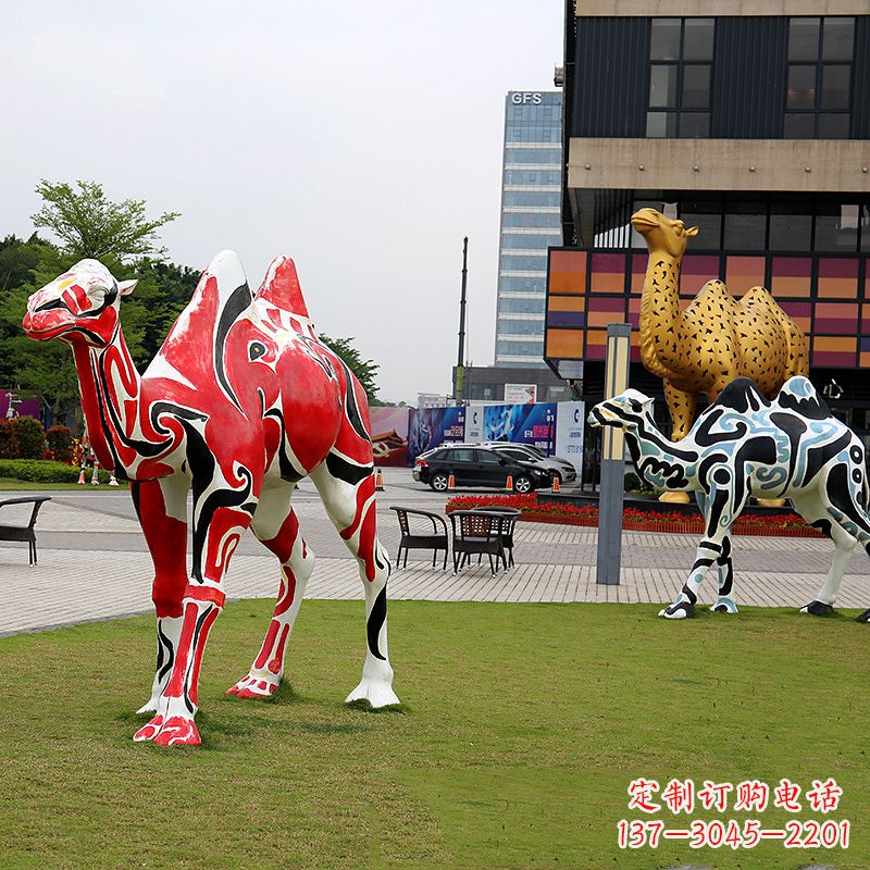 山东彩绘骆驼不锈钢雕塑城市园林的精美装饰