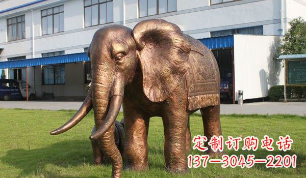 山东大象雕塑——草地上的巨人