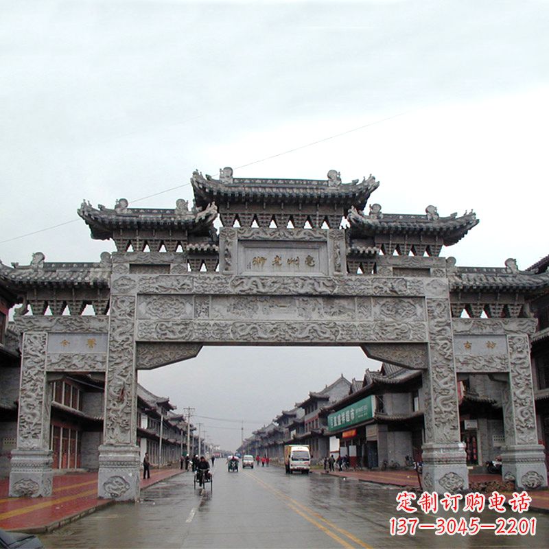 山东城市街道上的历史风貌——仿古石牌楼