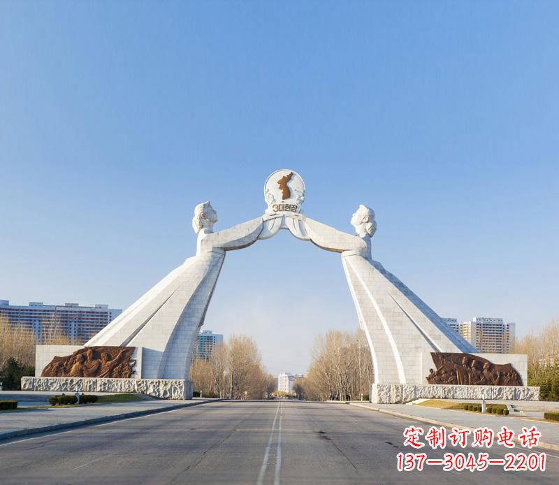 山东城市街道拱门石雕