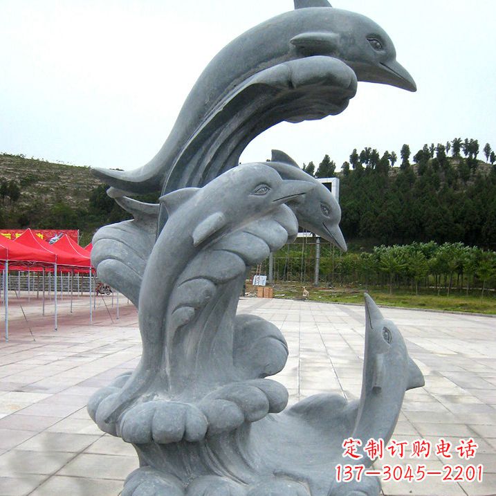 山东海豚雕塑凝聚着美丽与动感
