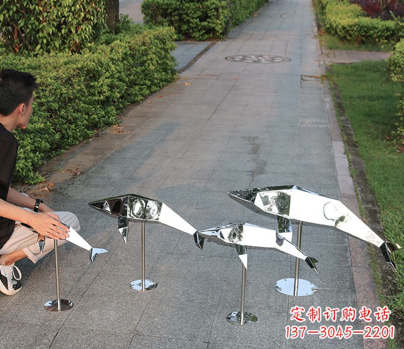 山东抽象不锈钢海豚雕塑