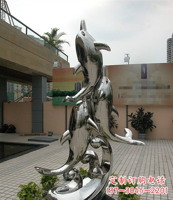 山东海豚雕塑表达创意与活力