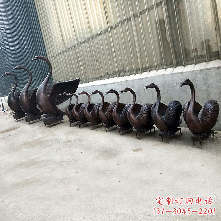 山东精致的铜质天鹅雕塑