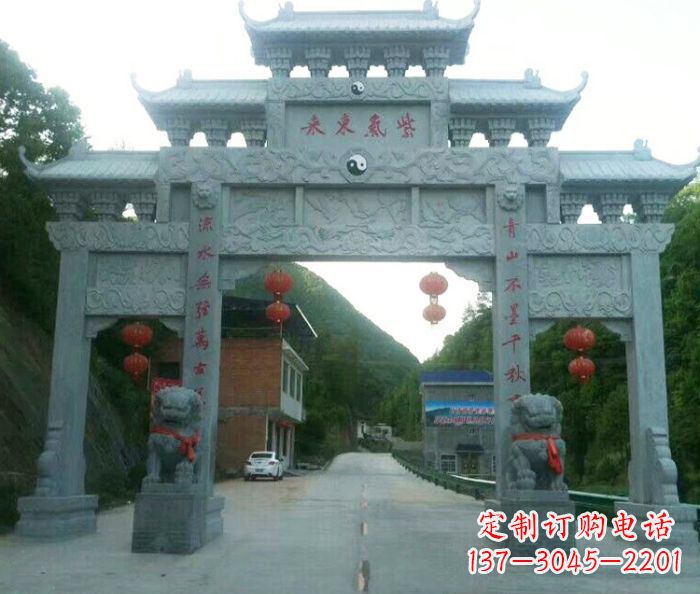 山东“村口三门石雕牌楼——传承文化的艺术”