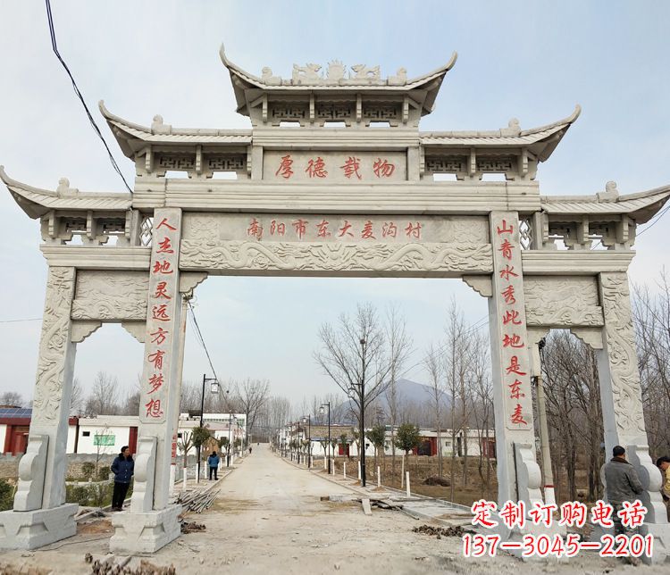 山东此牌坊的石雕