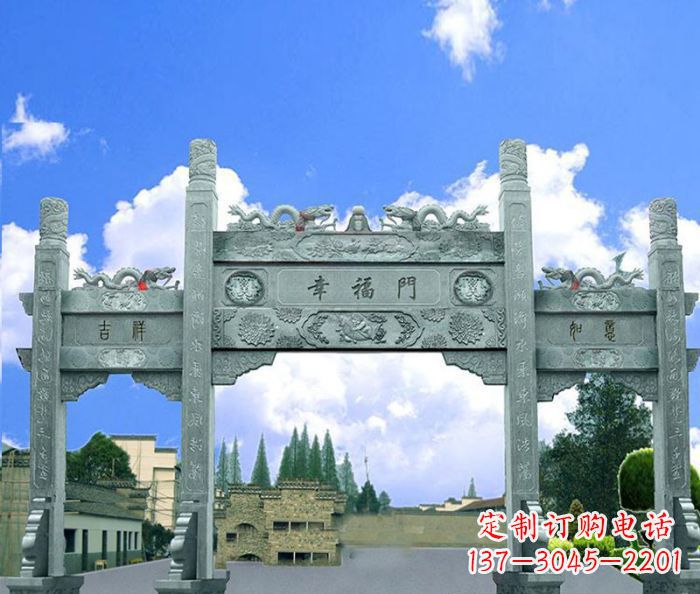 山东村庄三门牌坊的雕塑之美