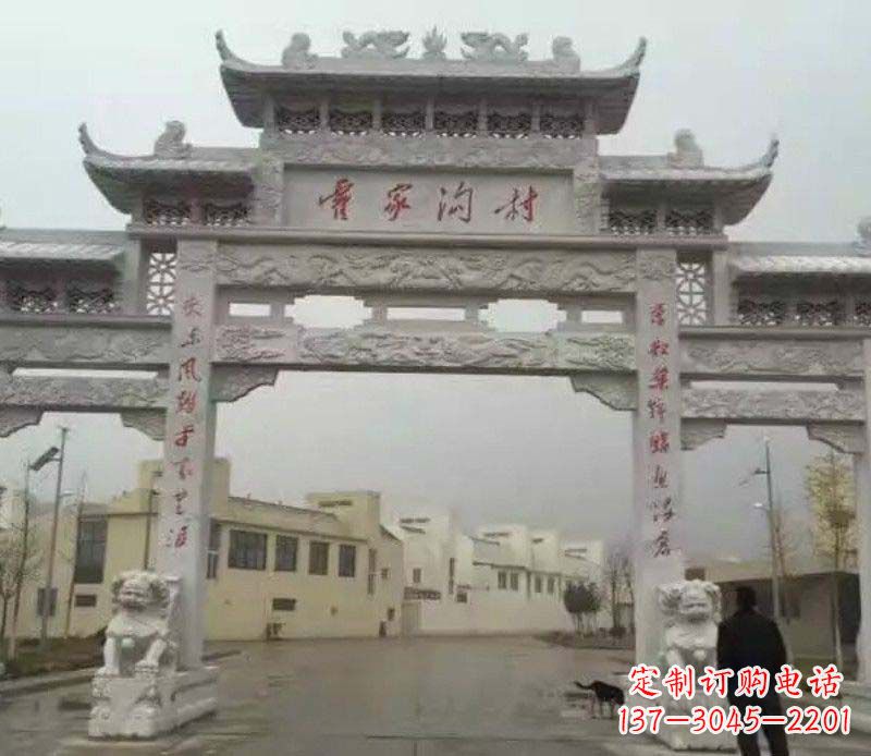 山东村庄三门石牌坊雕塑的历史与文化