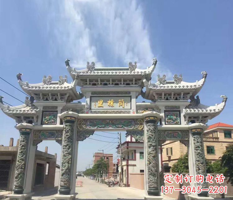 山东传承古老技艺 牌坊雕塑美化村庄