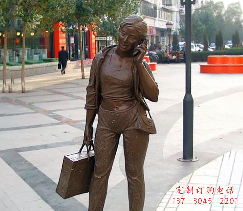 山东打电话女人现代人物雕塑