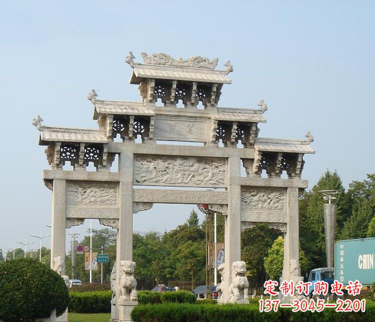 山东大理石三门广场石雕牌坊