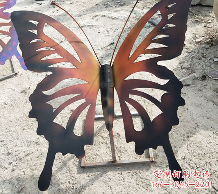 山东大型不锈钢铁艺蝴蝶雕塑，户外公园园林彩色昆虫摆件