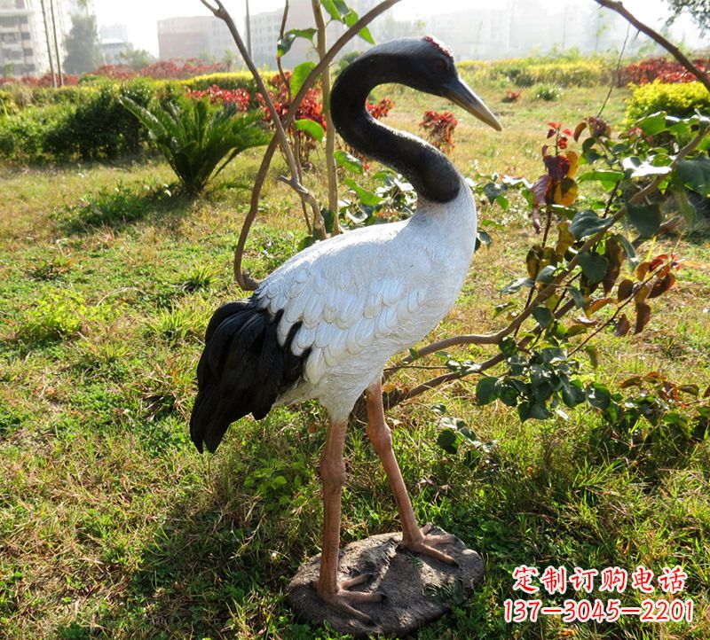 山东飞行的仙鹤雕塑