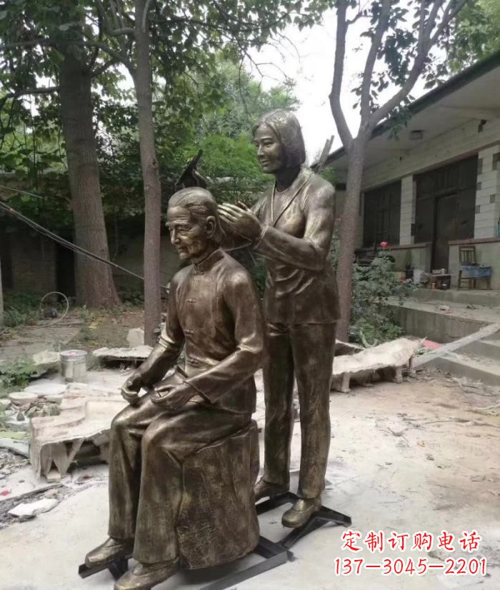山东纪念母亲的传统铜雕梳头人物
