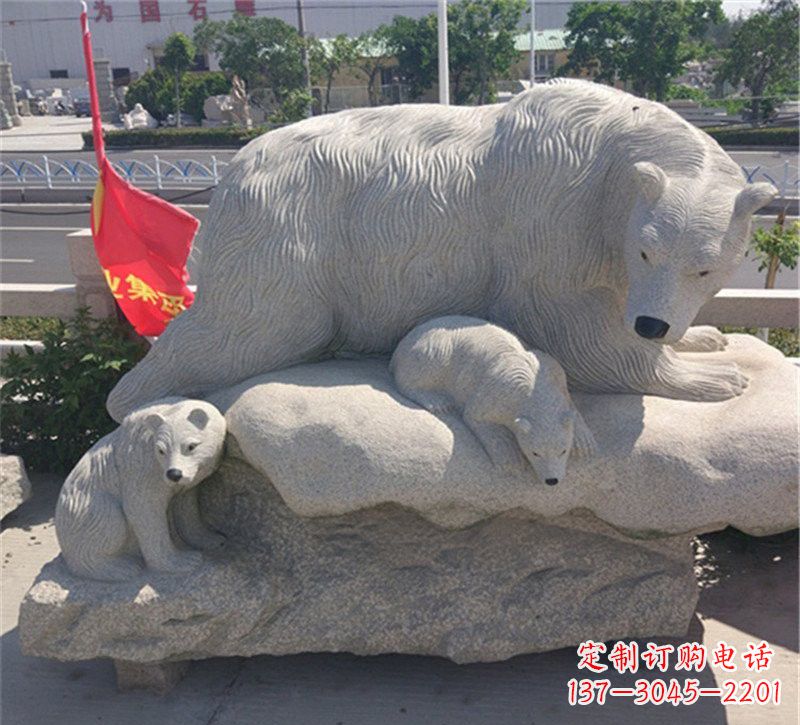 山东公园北极熊母子石雕