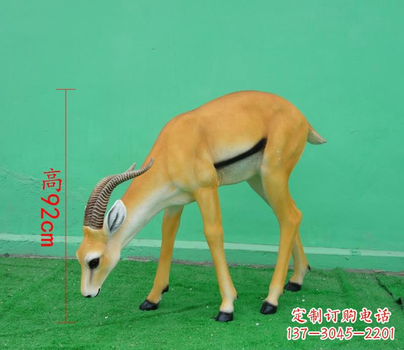 山东玻璃钢仿真羚羊雕塑