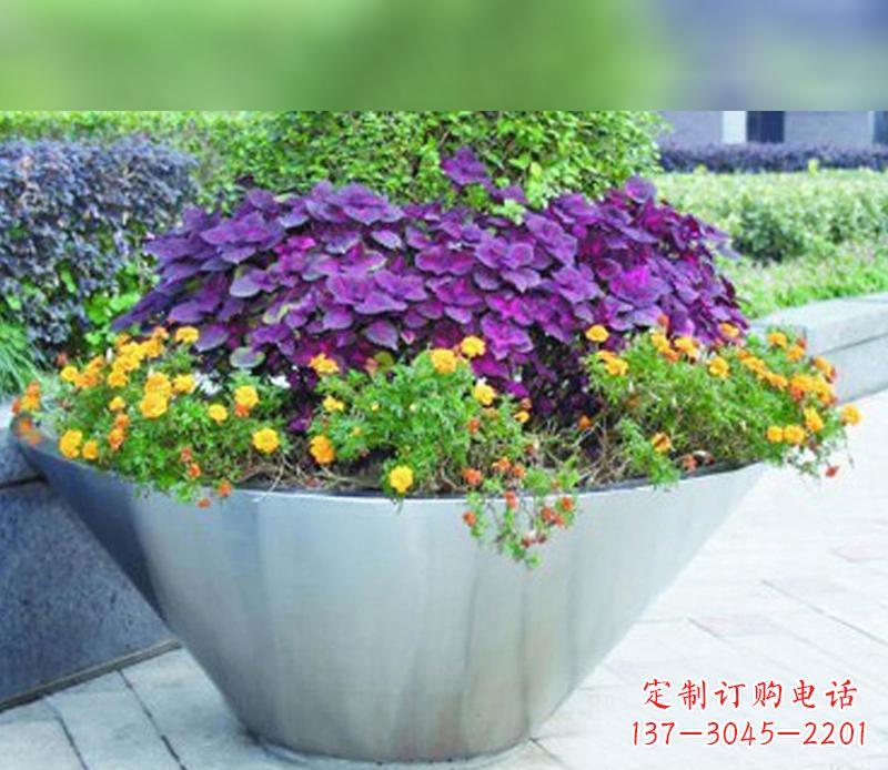 山东中领雕塑精致无比的花盆雕塑