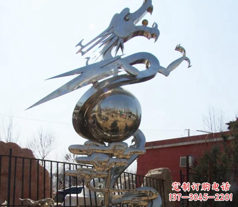 山东传统与现代完美结合的青铜龙雕塑