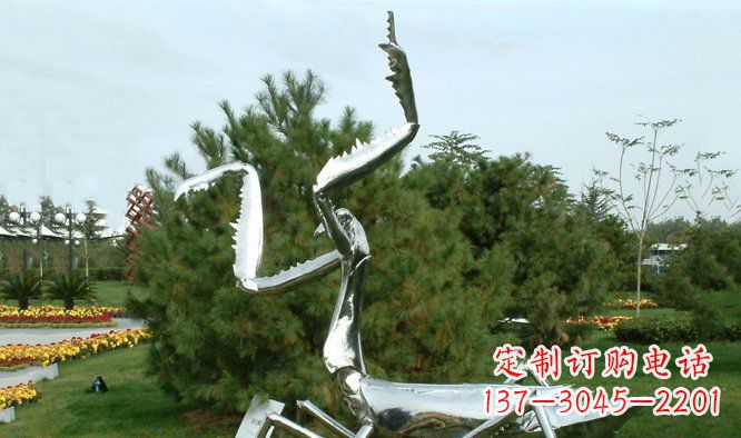 山东优雅大气的不锈钢螳螂雕塑