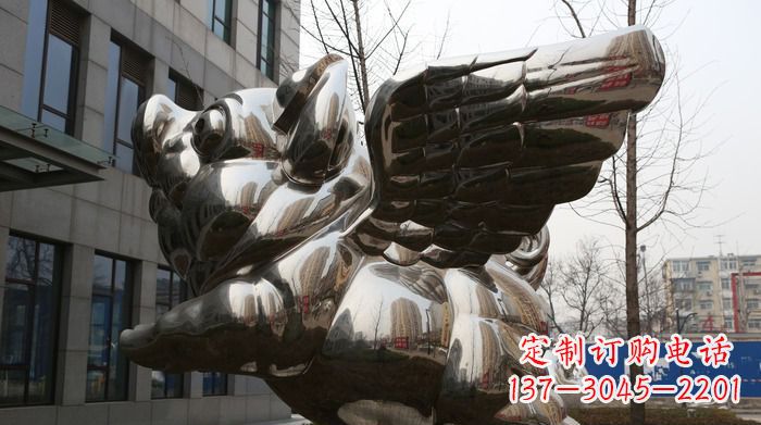 山东精美不锈钢大翅膀猪景观雕塑