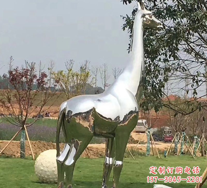 山东公园不锈钢长颈鹿雕塑
