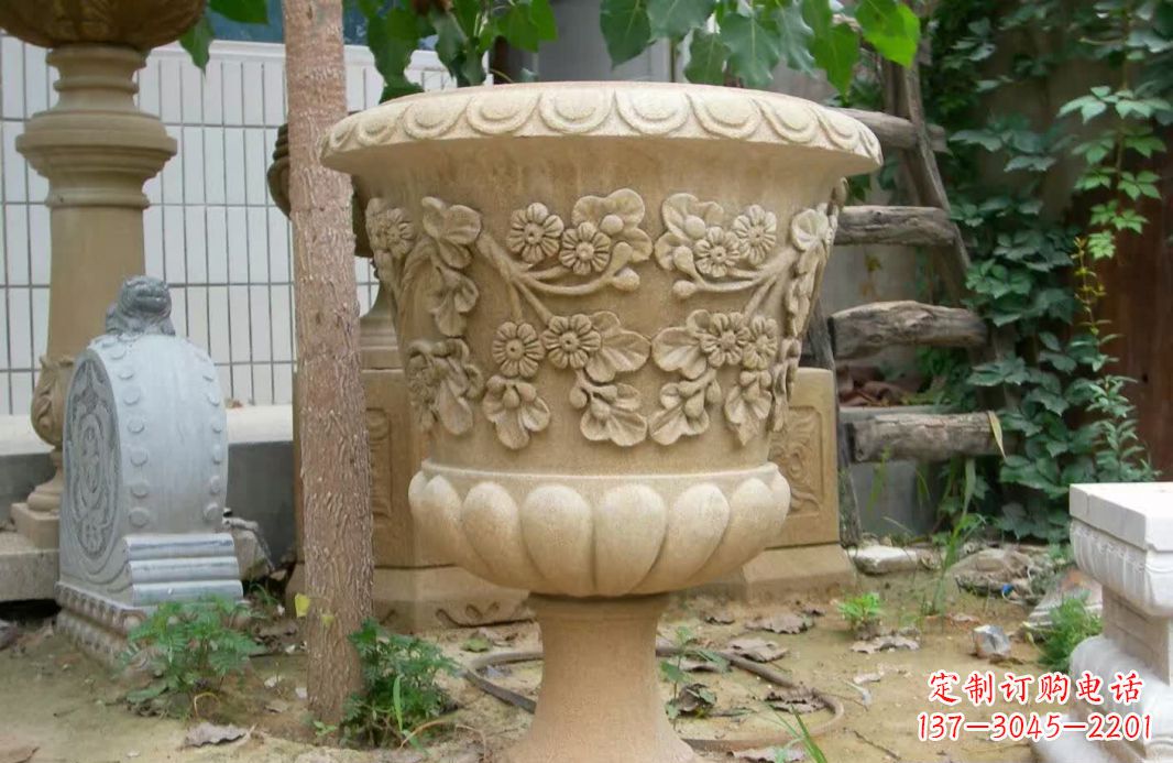 山东精美大理石花盆雕塑