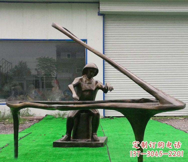 山东公园弹钢琴的抽象人物小品铜雕