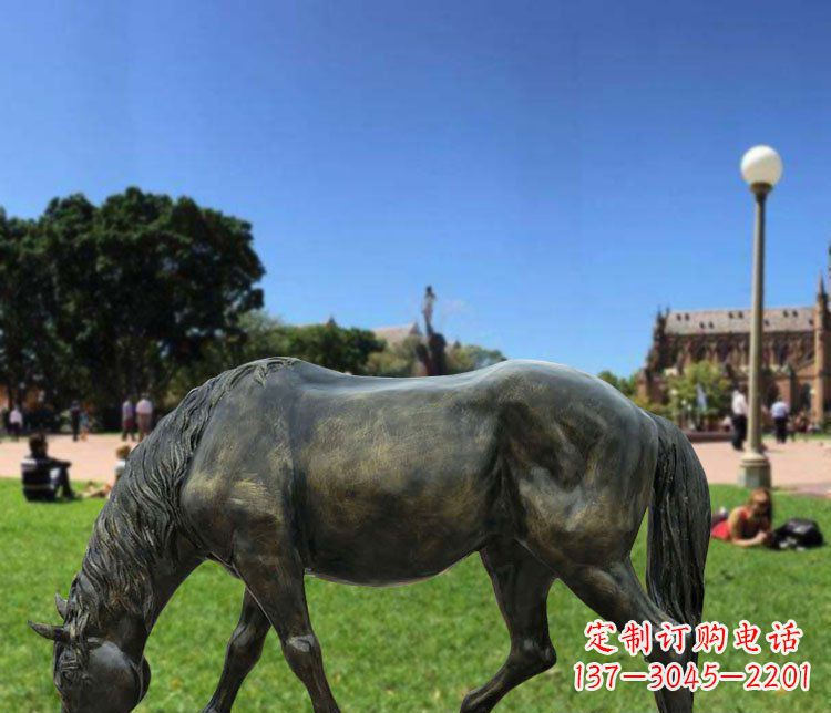 山东公园低头马玻璃钢仿铜动物雕塑