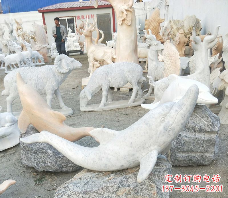 山东公园动物海豚石雕