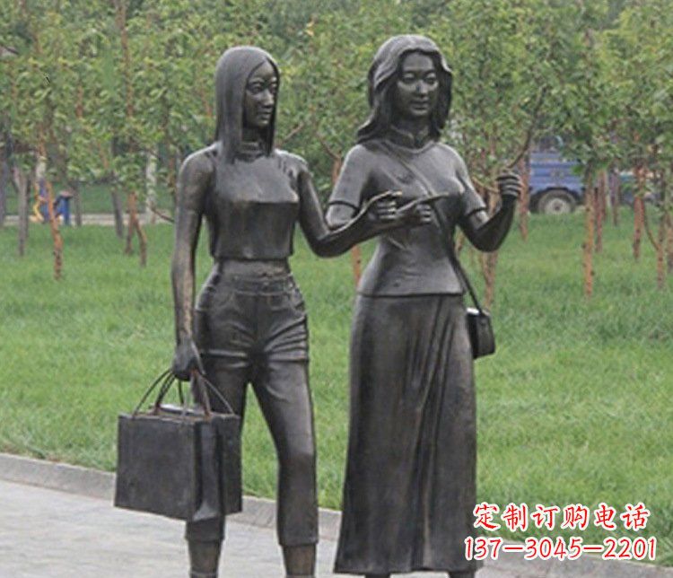 山东艺术精品铜雕——公园逛街女性人物铜雕塑