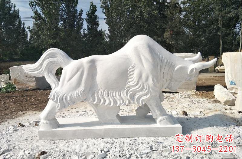 山东汉白玉款式多变的牛石雕塑