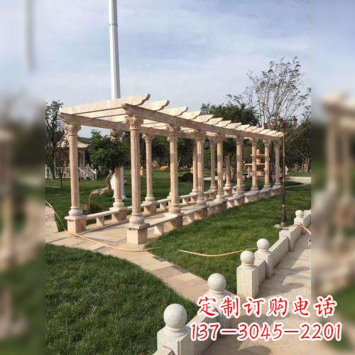 山东增添公园美景的长廊石雕