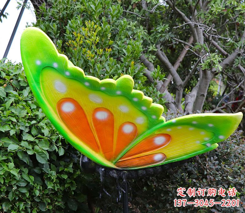 山东玻璃钢仿真蝴蝶雕塑