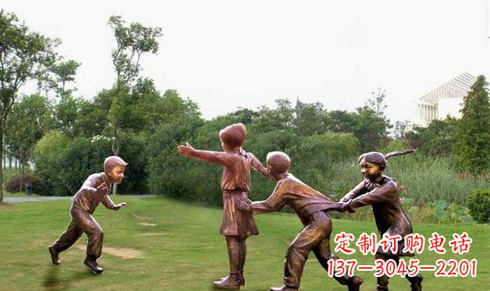 山东风格多变的老鹰雕塑