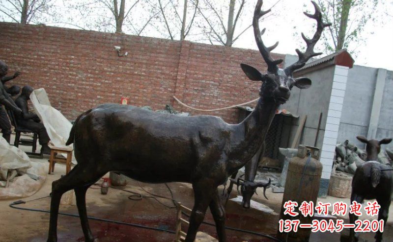 山东精美梅花鹿铜雕,施展艺术之美