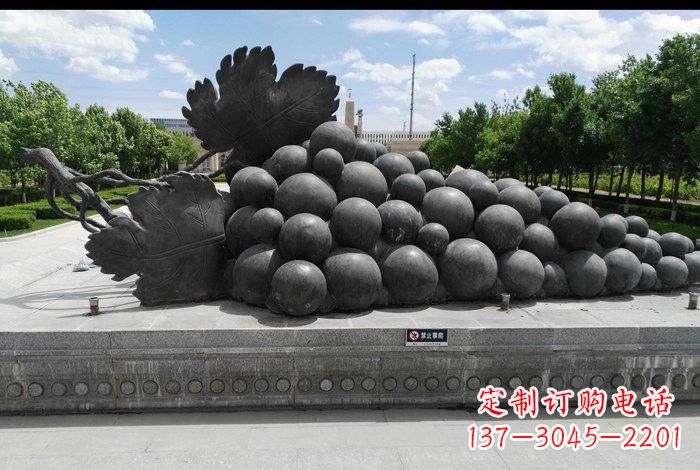 山东美轮美奂的葡萄铜雕塑
