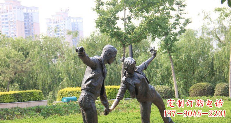 山东爱情铸就的浪漫情侣雕塑