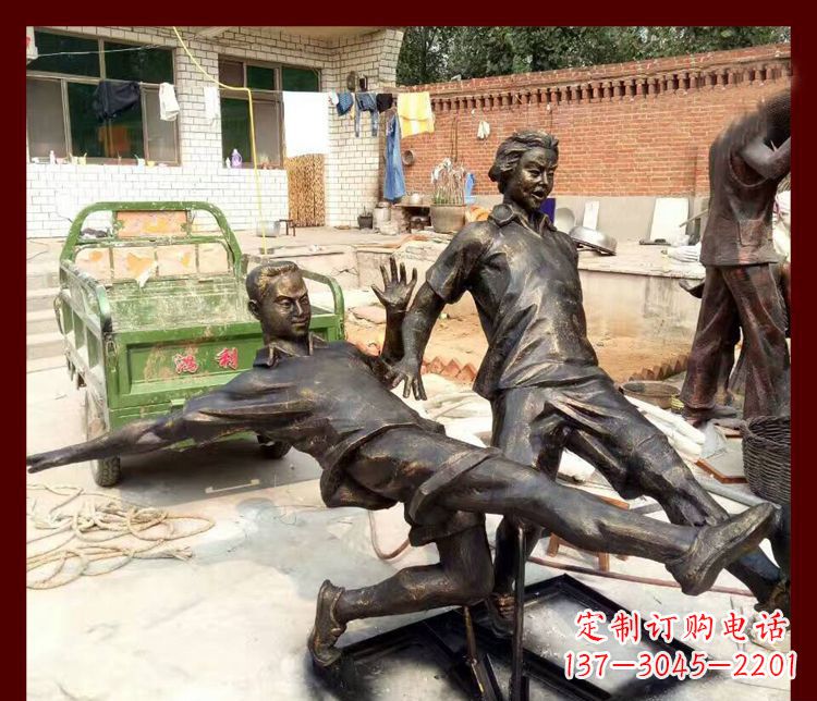 山东足球迷必备,象征性的足球雕塑