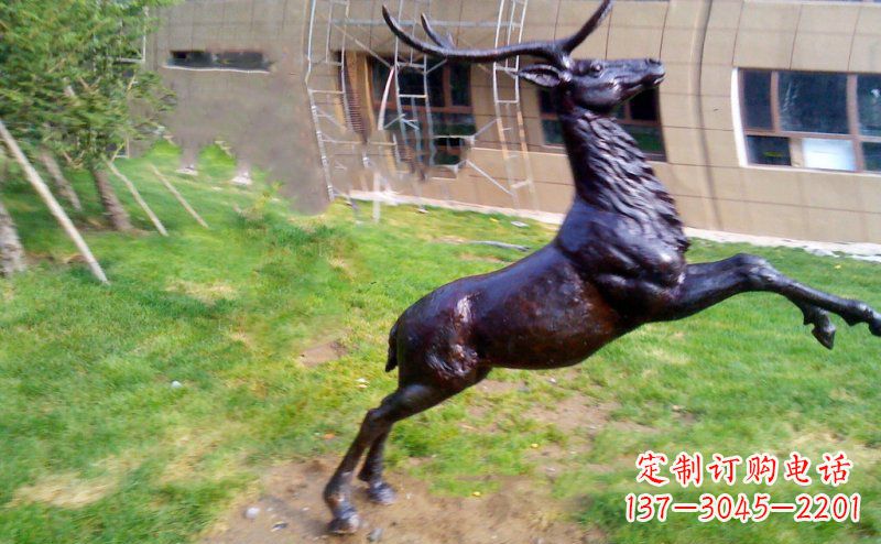 山东跳跃的鹿动物铜雕